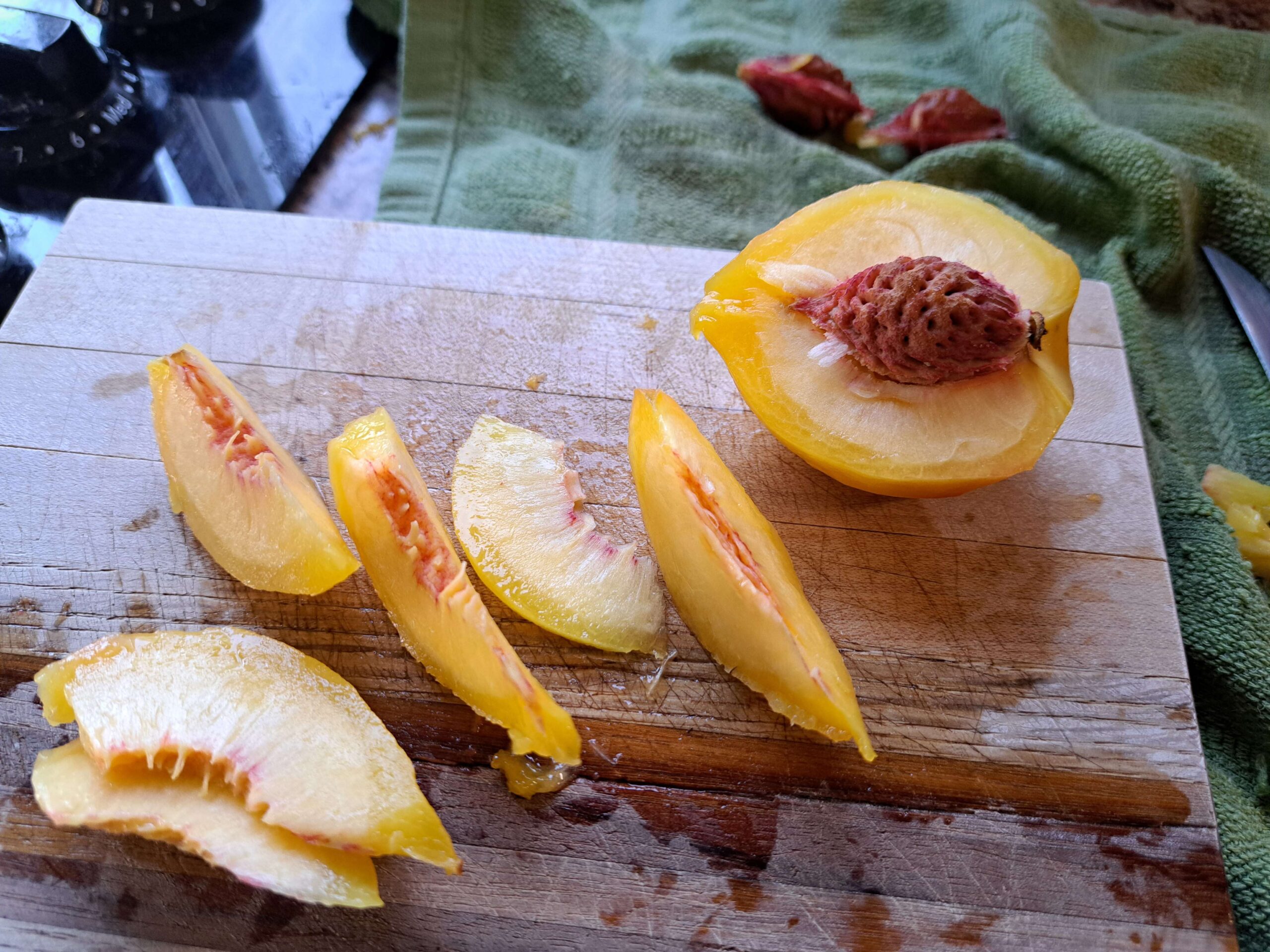 Sliced peaches